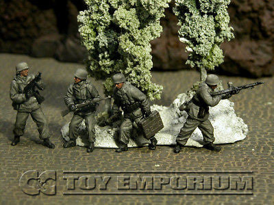 "BRAND NEW" Custom Built - Hand Painted & Weathered 1:35 WWII German "Winter" Fallschirmjager Set (4 Figure Set)