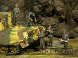 "BRAND NEW" Custom Built - Hand Painted & Weathered 1:35 WWII German "SPG Gun Crew" Set (5 Figure Set)