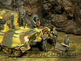 "BRAND NEW" Custom Built - Hand Painted & Weathered 1:35 WWII German "SPG Gun Crew" Set (5 Figure Set)