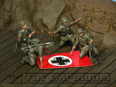 "BRAND NEW" Custom Built & Hand Painted 1:35 WWII German "Stukas Flying" Set (4 Figure Set)
