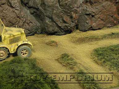 "BRAND NEW" Build-a-Rama 1:32 WWII Deluxe Grass Road With "T" Mat (12" x 12")