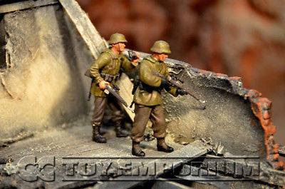 "BRAND NEW" Custom Built - Hand Painted & Weathered 1:35 WWII German Sniper Team Soldier Set (2 Figure Set)