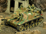 "RETIRED"  Forces Of Valor  German  Sturmgeschutz  III  Ausf. G  w/ 4  Soldiers