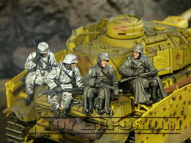 "BRAND NEW" Custom Built - Hand Painted & Weathered 1:35 WWII German "Winter" Panzer Riders (4 Figure Set)