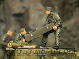 "BRAND NEW" Custom Built & Hand Painted 1:35 WWII German Tank Crew Stowing Ammo Set (3 Figure Set)