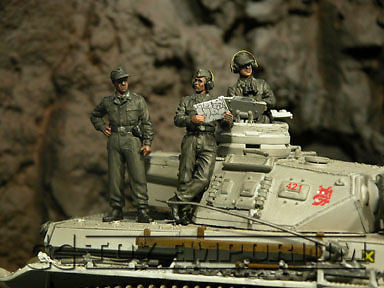 "BRAND NEW" Custom Built - Hand Pianted & Weathered 1:35 WWII German LAH-Panzer Crew Set (5 Figure Set)