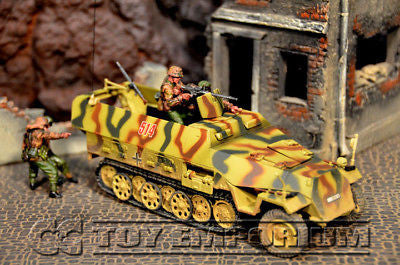 "RETIRED"  Forces Of Valor 1:32 Scale WWII German Sd. Kfz.251/1 Hanomag