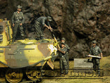 "BRAND NEW" Custom Built - Hand Painted & Weathered 1:35 WWII German "SPG Gun Crew" Set (5 Figure Set)