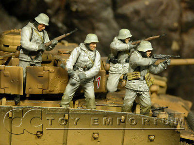 "BRAND NEW" JUST IN!  Dragon 1:35 "Winter" German Soldier Set (4 Figure Set)