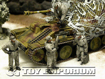 "BRAND NEW" Custom Built - Hand Painted & Weathered 1:35 WWII German "Self Propelled Gun Crew - Winter" (4 Figure Set)