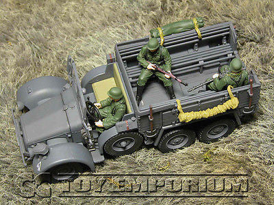 "RETIRED" Forces Of Valor 1:32 Scale WWII German Kfz. 70  Personnel Carrier w/3 Soldiers