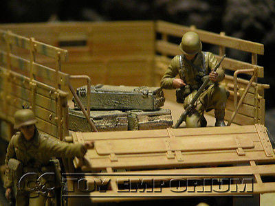 "RETIRED & BRAND NEW" Build-a-Rama 1:32 Hand Painted WWII Deluxe "Desert Tan" Crate Set (3 Piece Set)
