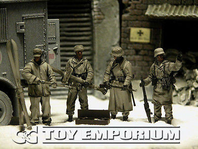 "BRAND NEW" Custom Built & Painted 1:35 WWII  German Weathered Winter Combatants Soldier Set