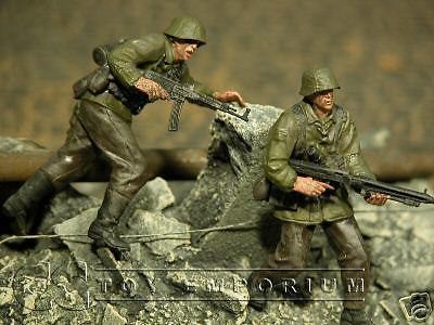 "BRAND NEW" Custom Built & Hand Painted 1:35 WWII German Front Line Soldier Set (2 Figure Set)