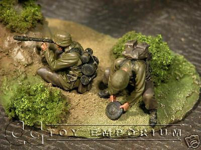 "BRAND NEW" Custom Built & Hand Painted 1:35 WWII German Flamethrower & Mine Layer Set (2 Figure Set)