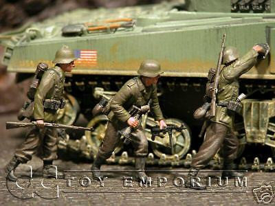 "BRAND NEW" Custom Built & Hand Painted 1:35 WWII German Elite Explosives Team (3 Figure Set)
